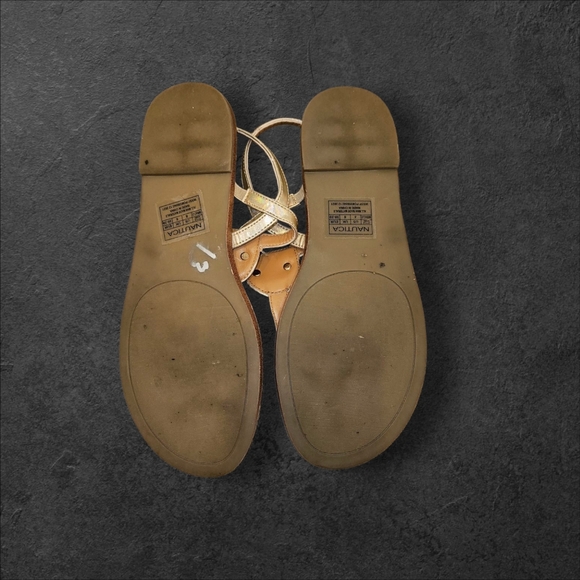 Nautica Women’s Gold T-Strap Sandals‎ Size 8 Metallic Flat Thong Summer Style - Picture 3 of 5